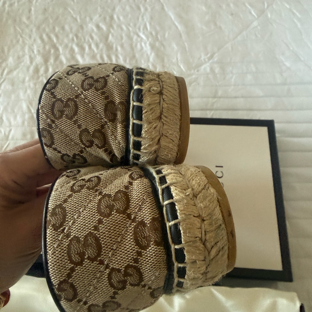 Gucci Women's Brown Espadrilles with Gold Logo - Picture 7 of 9